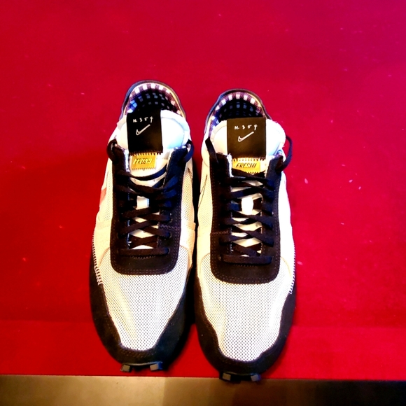 Mens Nike size 9.5 - Picture 1 of 5